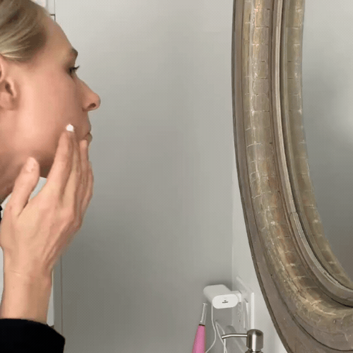 Rechargeable Painless Facial Hair Remover - LED light detail