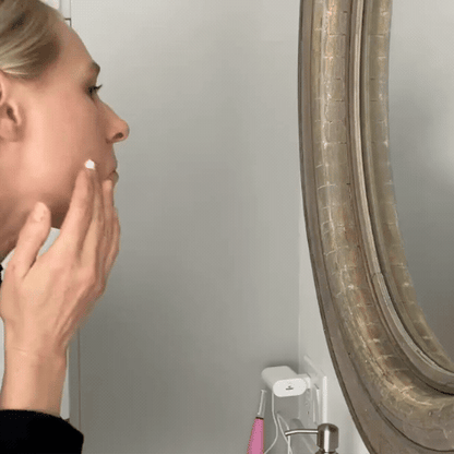 Rechargeable Painless Facial Hair Remover - LED light detail